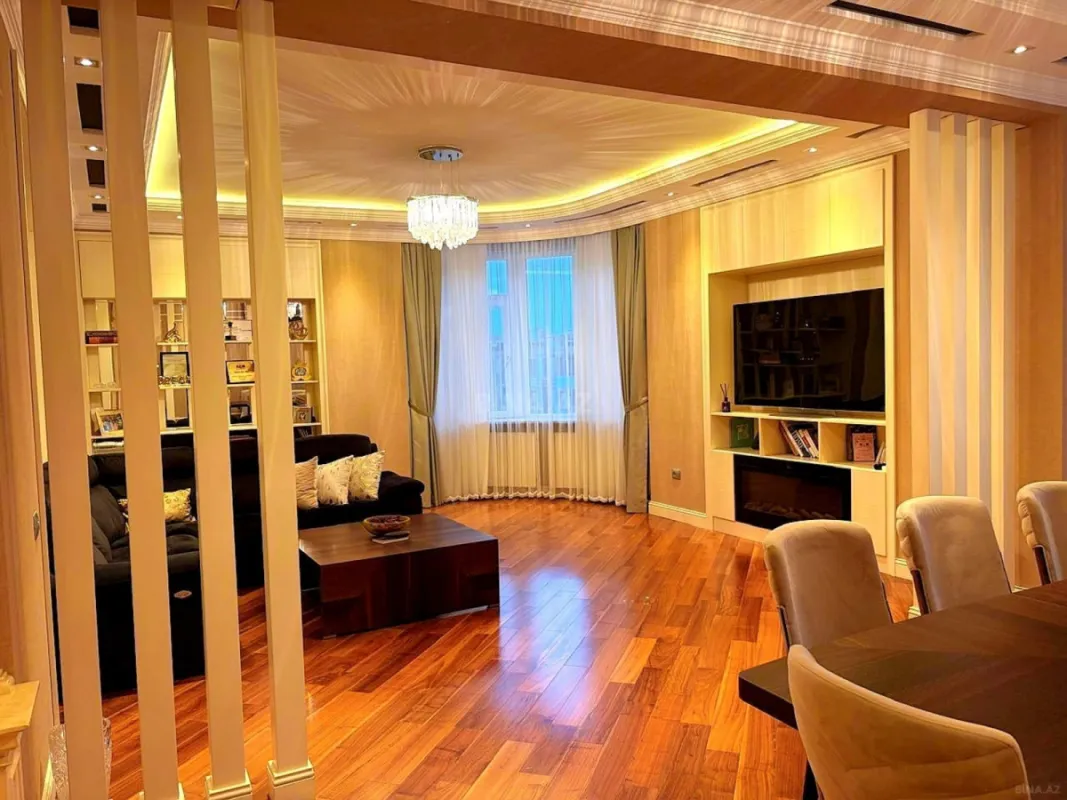 Satılır 4 otaqlı mənzil 215.5 m²