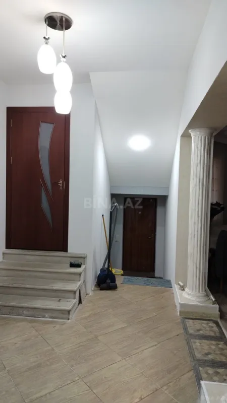 Satılır 7 otaqlı həyət evi 350 m²