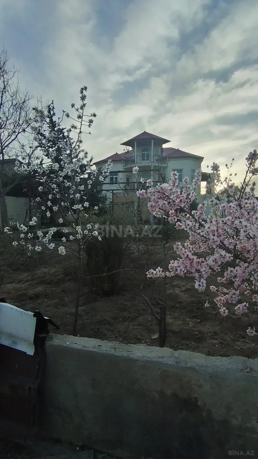 Satılır 7 otaqlı həyət evi 350 m²