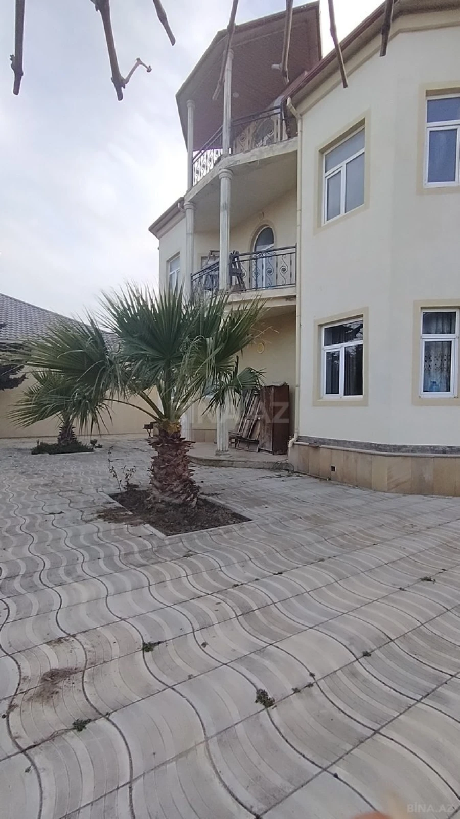 Satılır 7 otaqlı həyət evi 350 m²
