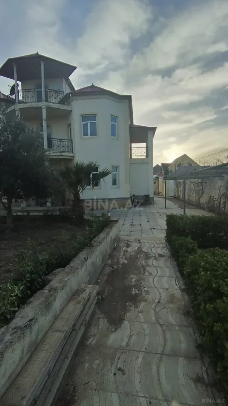 Satılır 7 otaqlı həyət evi 350 m²