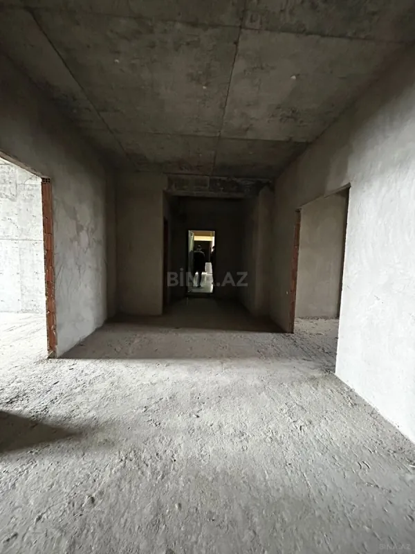 Satılır 3 otaqlı mənzil 134 m²