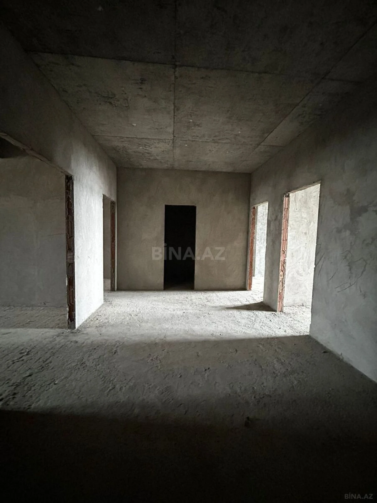 Satılır 3 otaqlı mənzil 134 m²