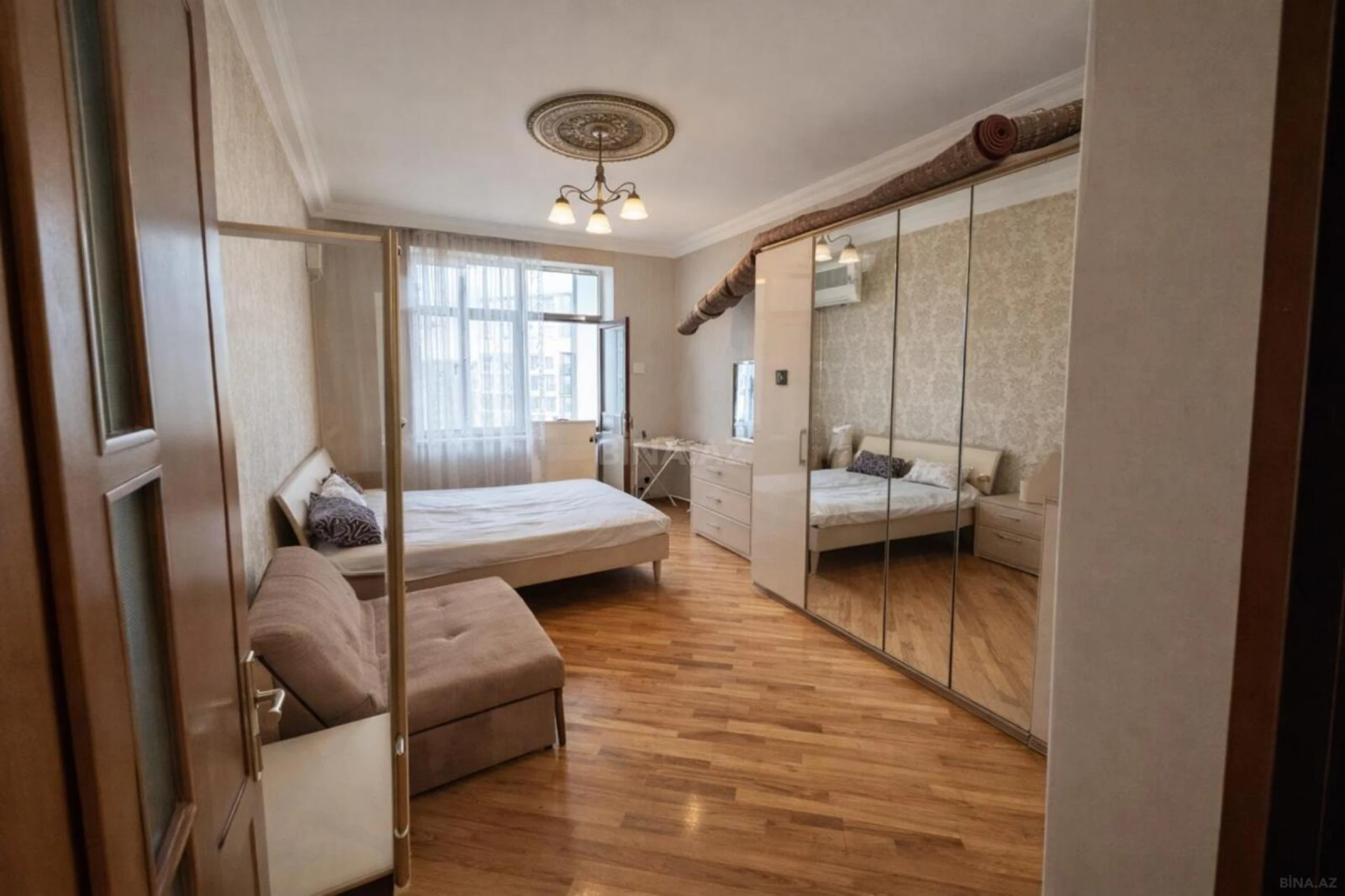 Satılır 3 otaqlı mənzil 108 m²