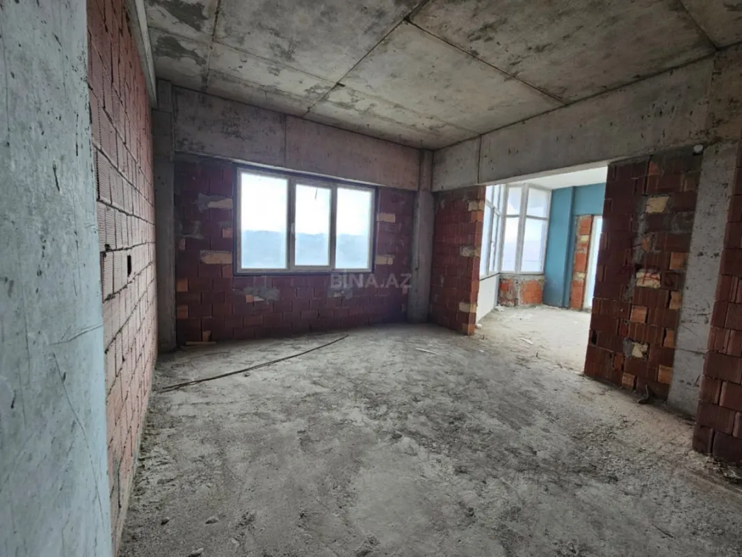 Satılır 4 otaqlı mənzil 167 m²