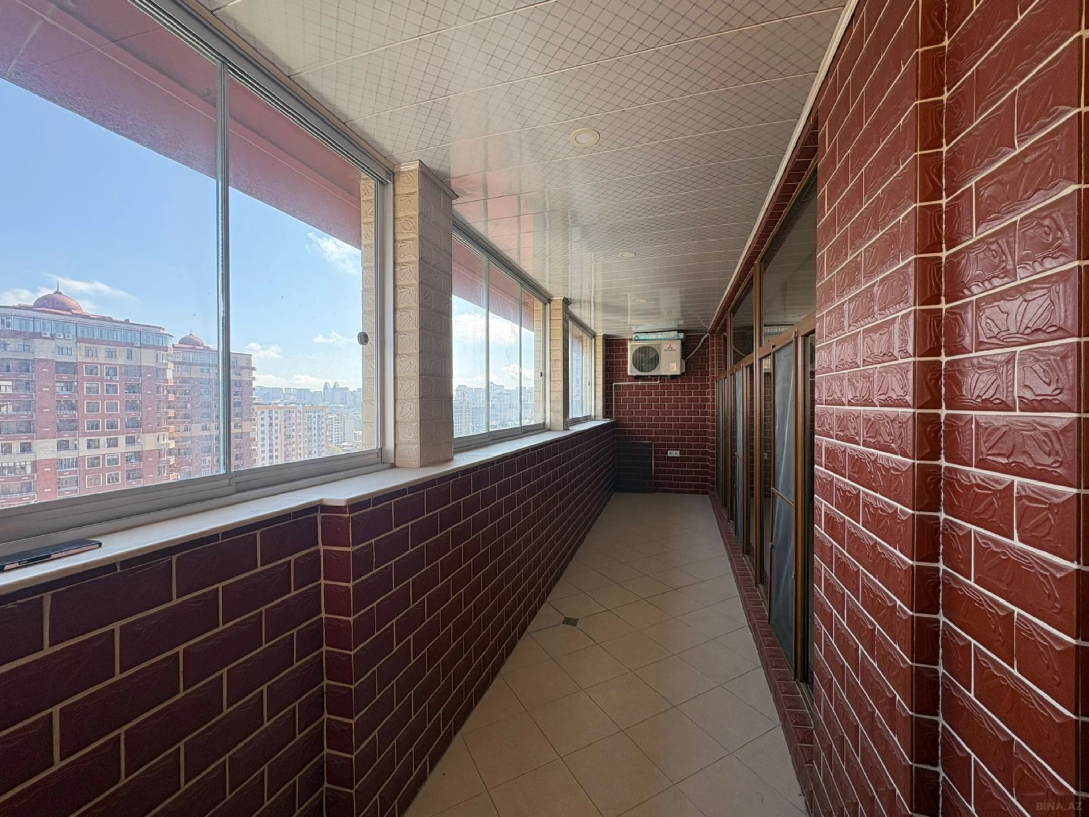 Satılır 7 otaqlı mənzil 550 m²