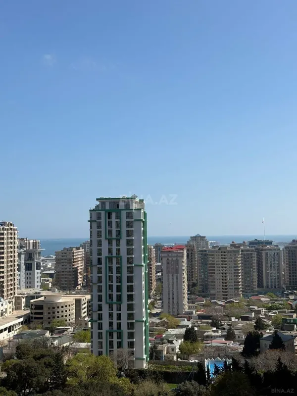 Satılır 7 otaqlı mənzil 550 m²