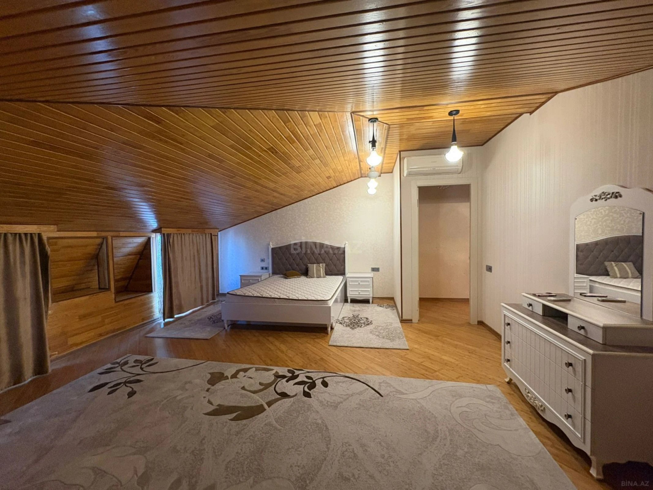 Satılır 7 otaqlı mənzil 550 m²