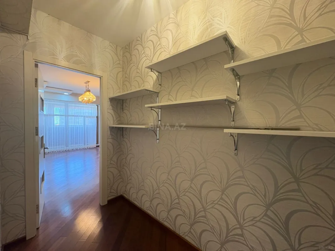 Satılır 7 otaqlı mənzil 550 m²