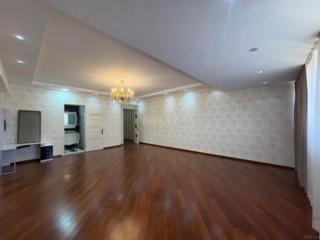 Satılır 7 otaqlı mənzil 550 m²