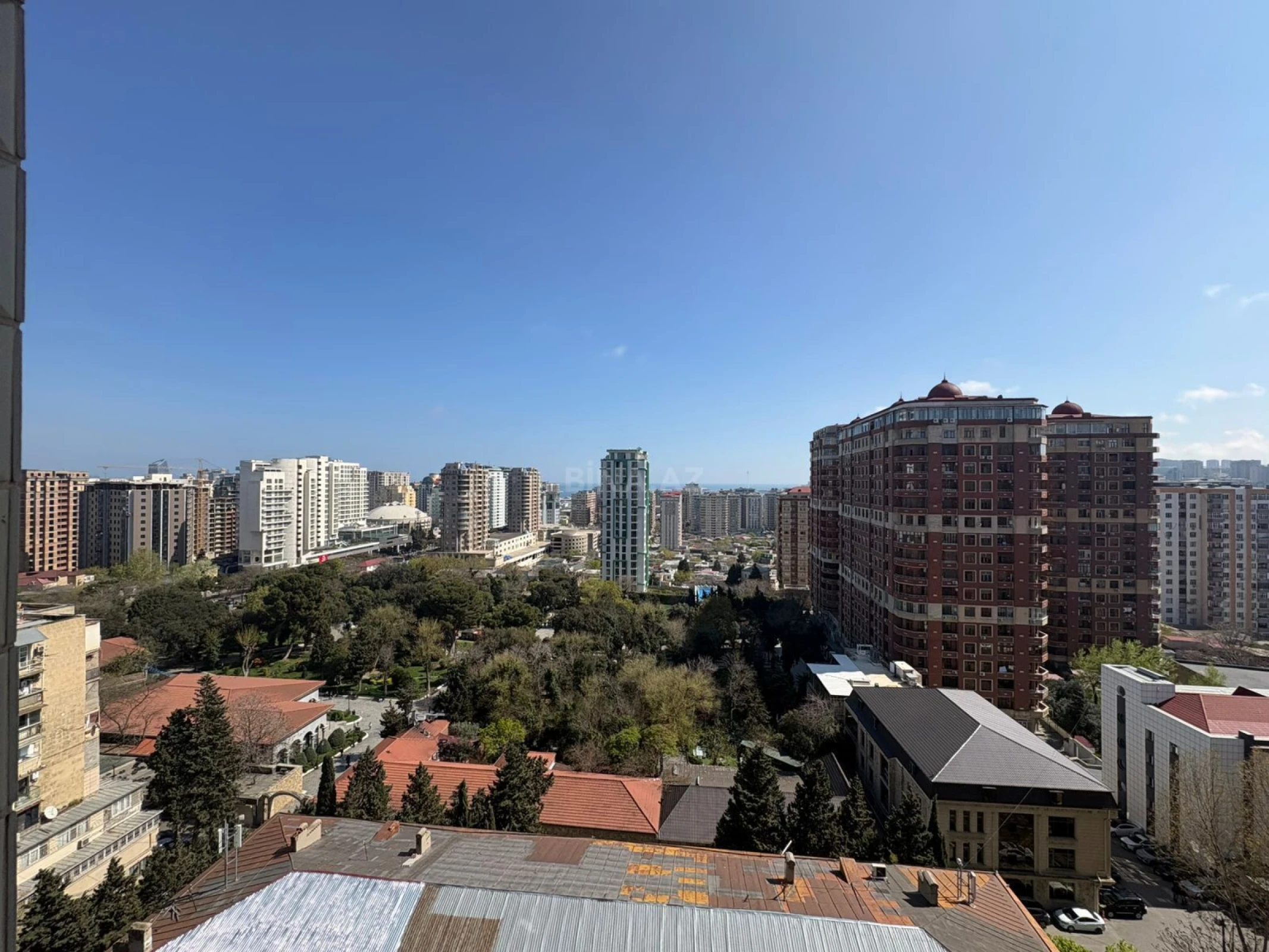Satılır 7 otaqlı mənzil 550 m²