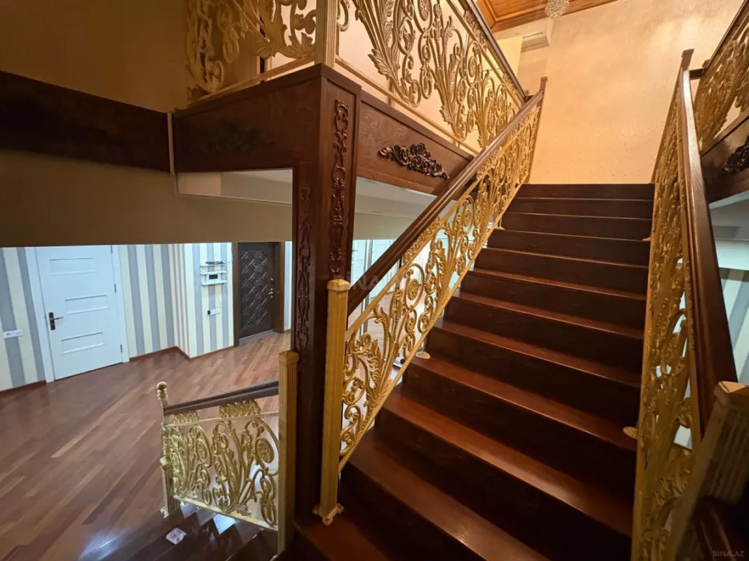 Satılır 7 otaqlı mənzil 550 m²