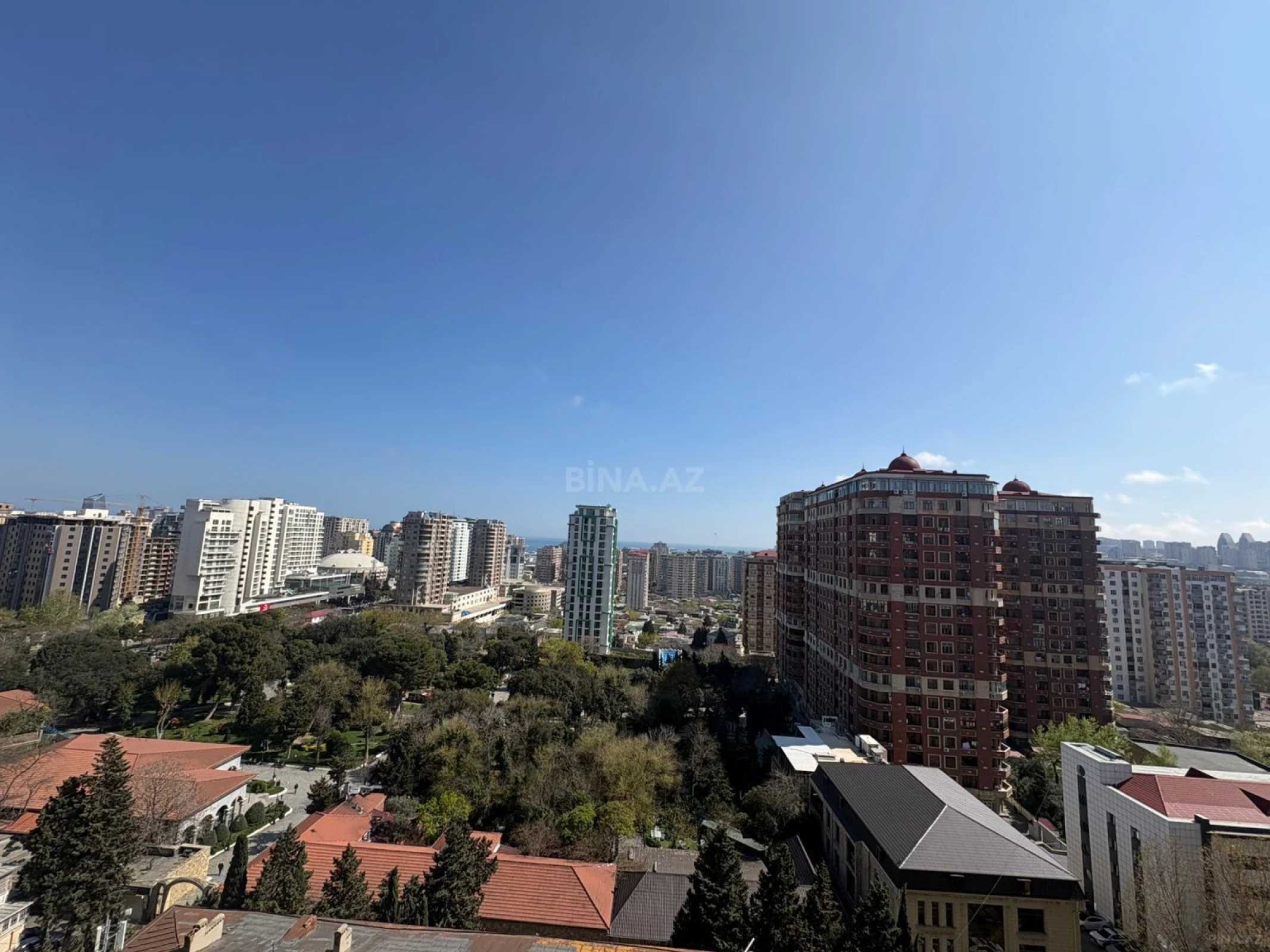 Satılır 7 otaqlı mənzil 550 m²