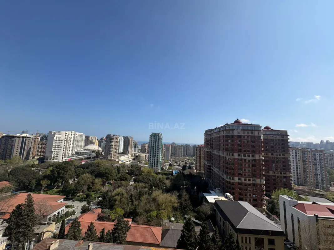 Satılır 7 otaqlı mənzil 550 m²