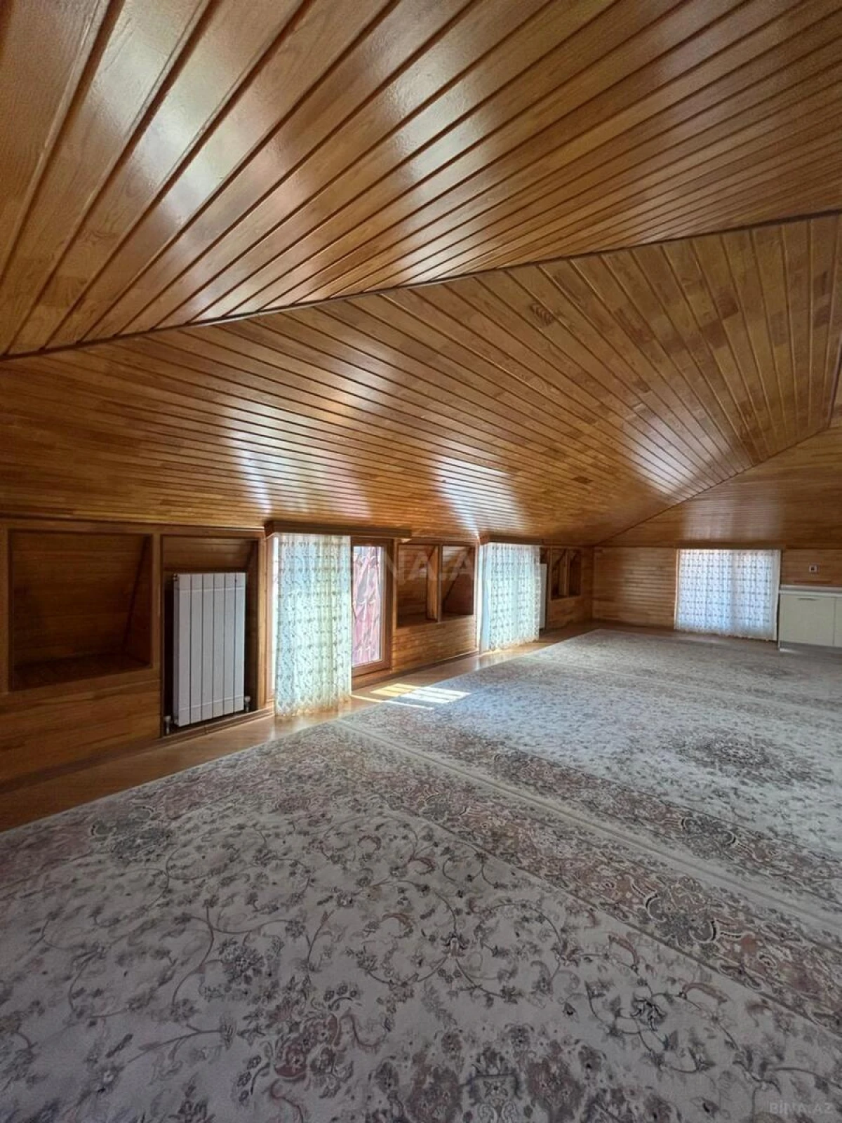 Satılır 7 otaqlı mənzil 550 m²