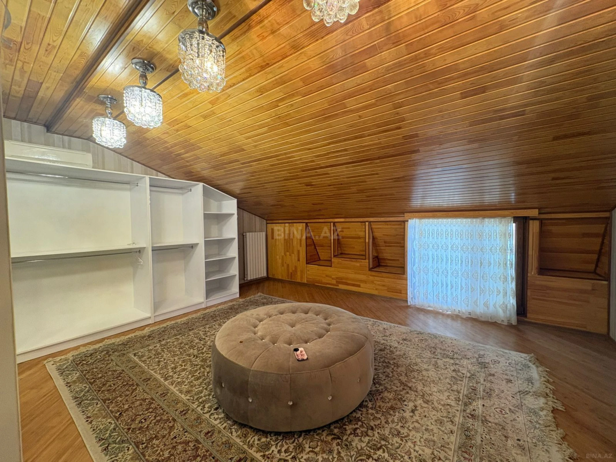 Satılır 7 otaqlı mənzil 550 m²