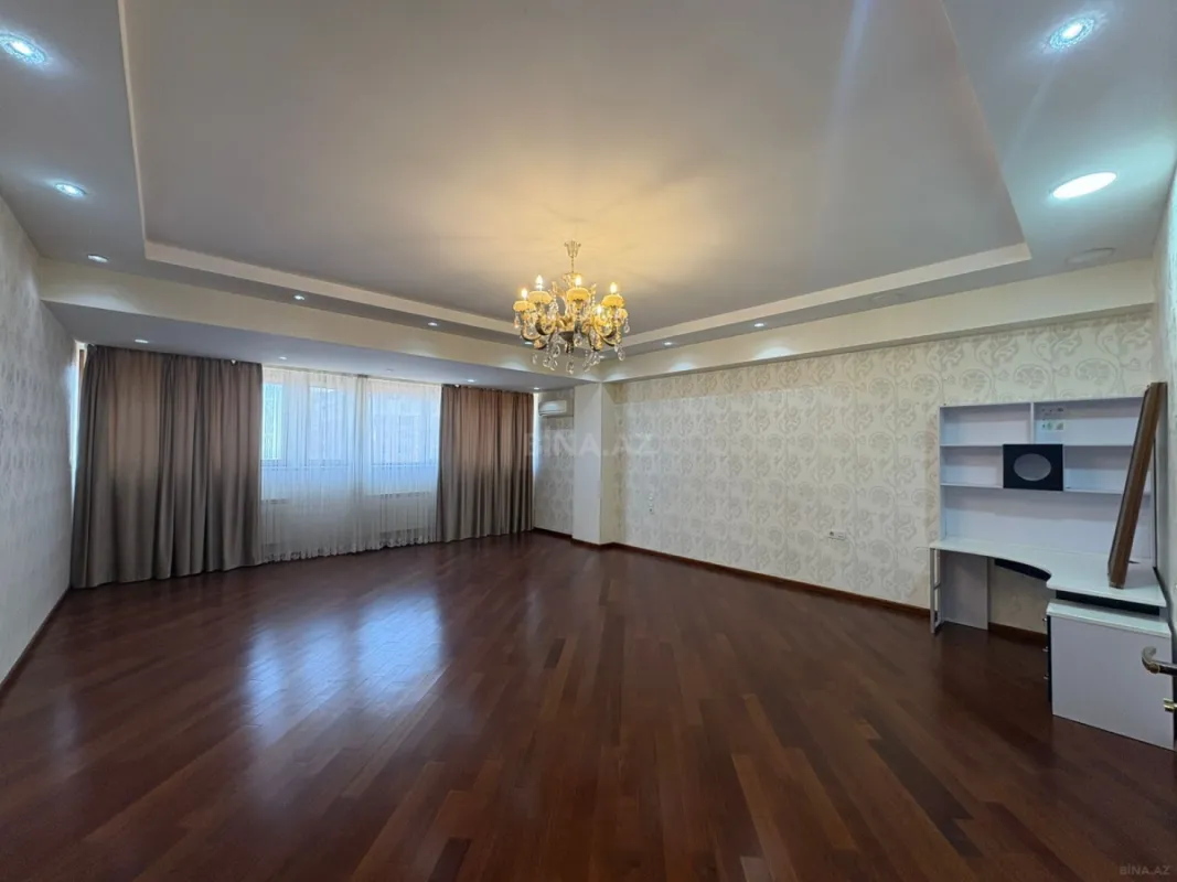 Satılır 7 otaqlı mənzil 550 m²