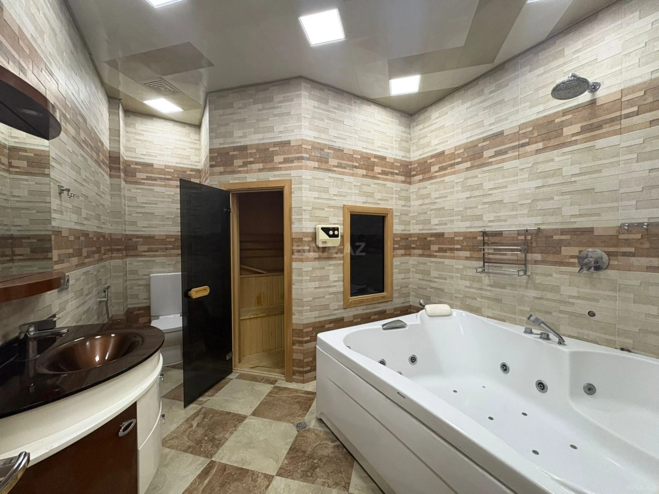 Satılır 7 otaqlı mənzil 550 m²