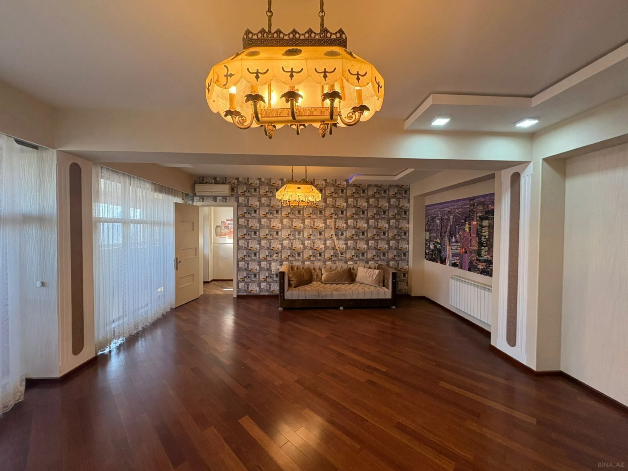 Satılır 7 otaqlı mənzil 550 m²