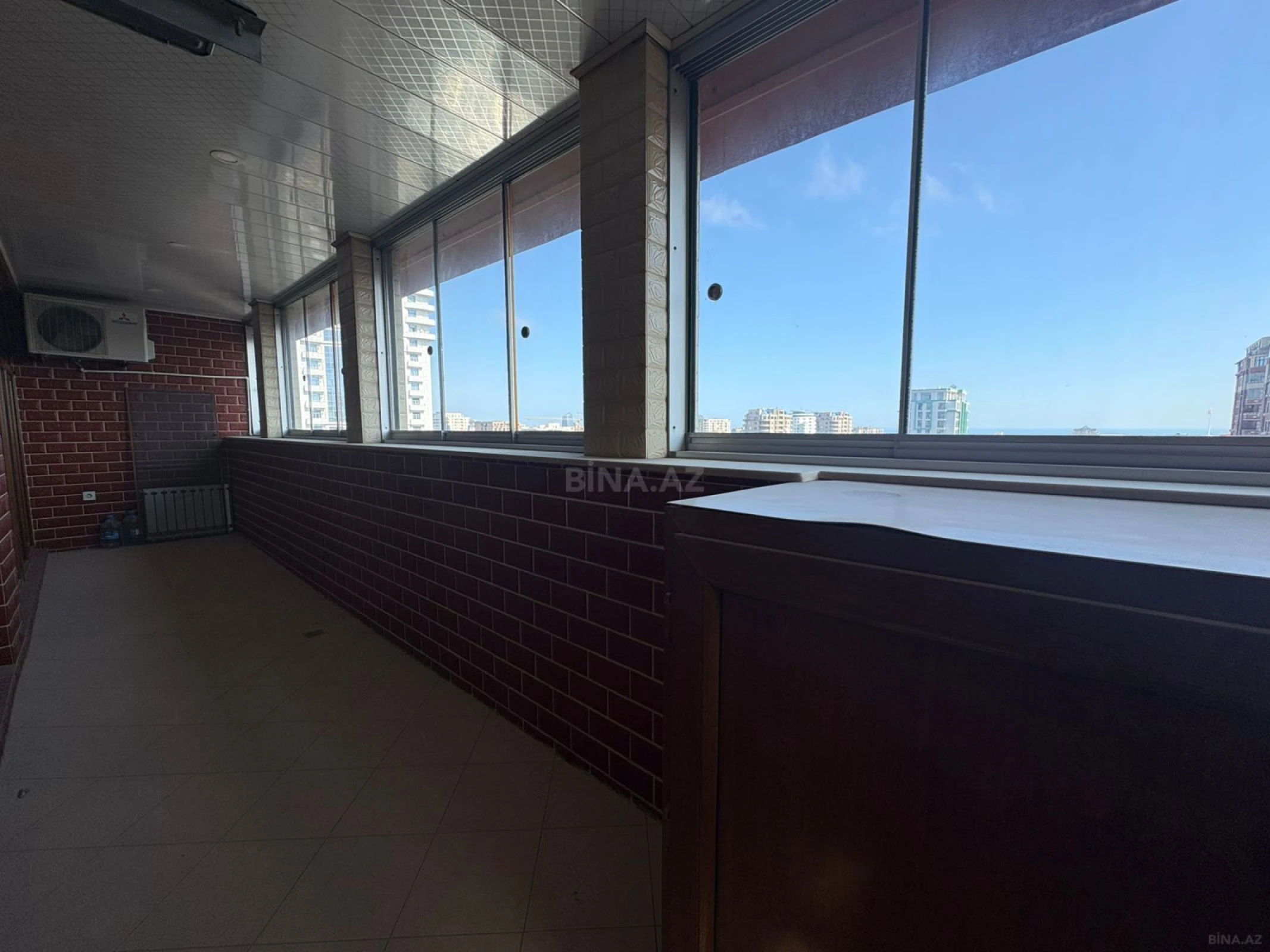 Satılır 7 otaqlı mənzil 550 m²