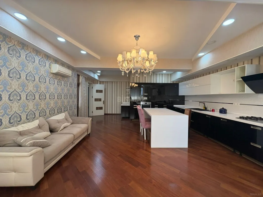 Satılır 7 otaqlı mənzil 550 m²