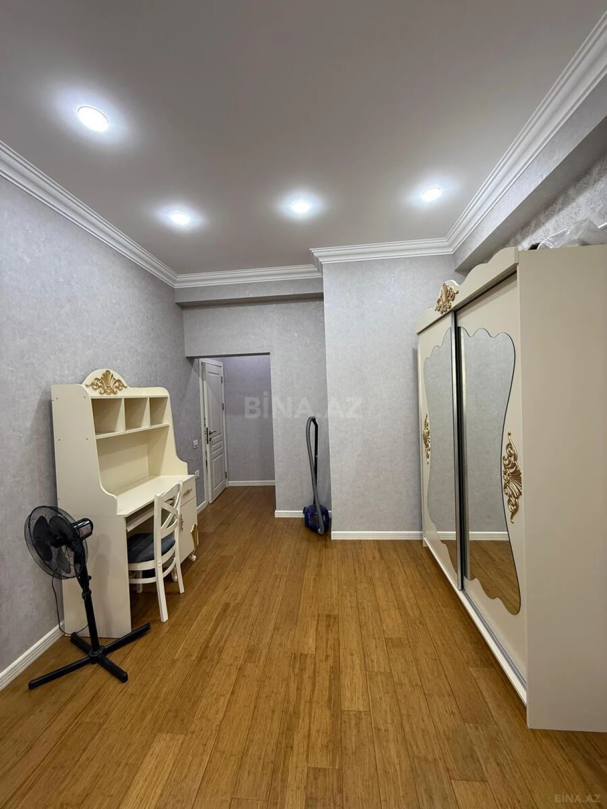 Kirayə verilir 3 otaqlı mənzil 95 m²