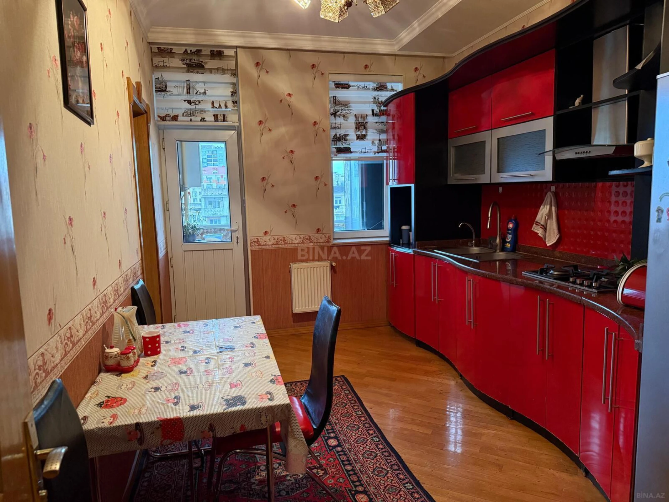 Satılır 4 otaqlı mənzil 138 m²