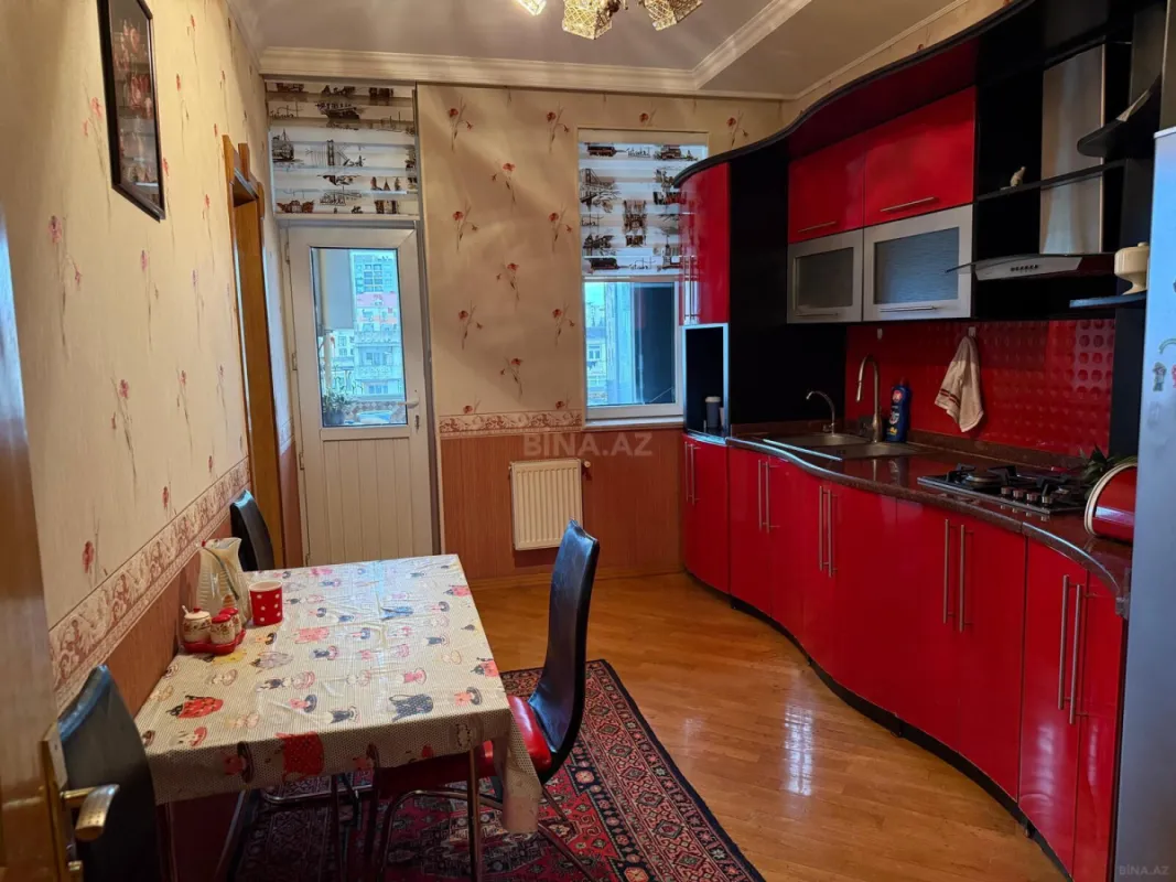 Satılır 4 otaqlı mənzil 138 m²