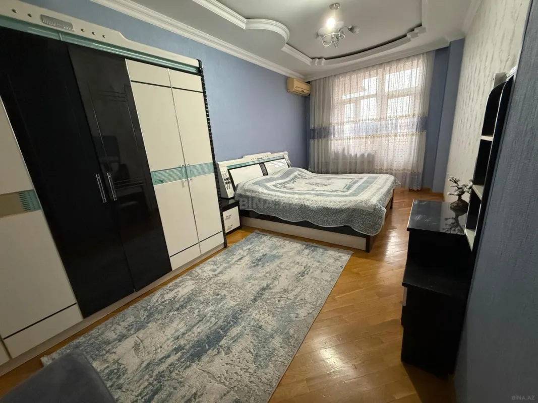 Satılır 4 otaqlı mənzil 138 m²