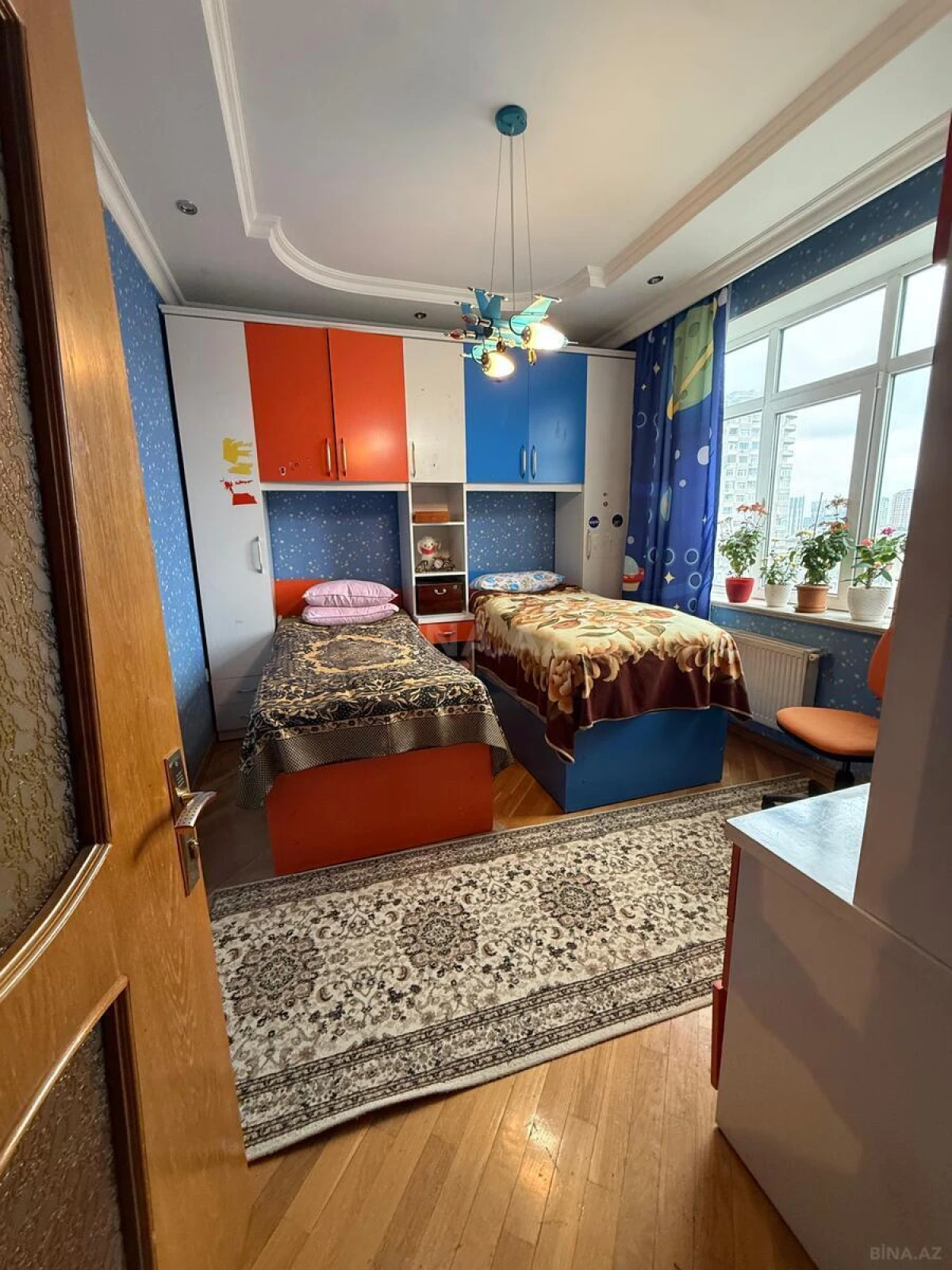 Satılır 4 otaqlı mənzil 138 m²