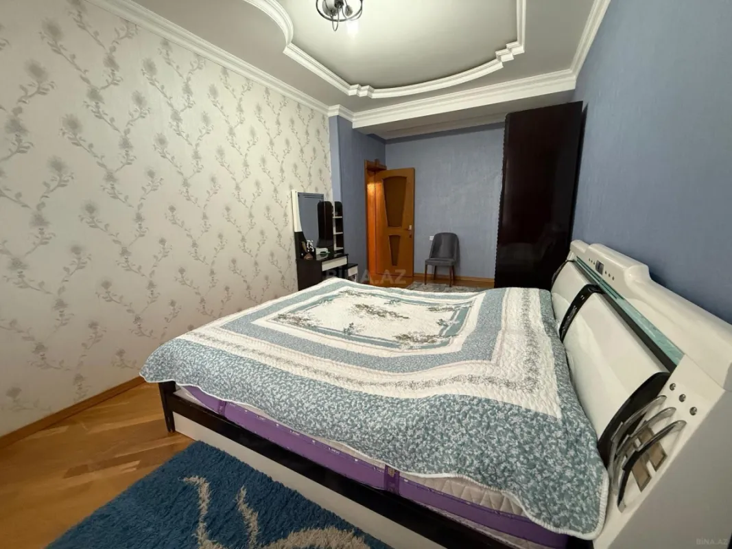 Satılır 4 otaqlı mənzil 138 m²