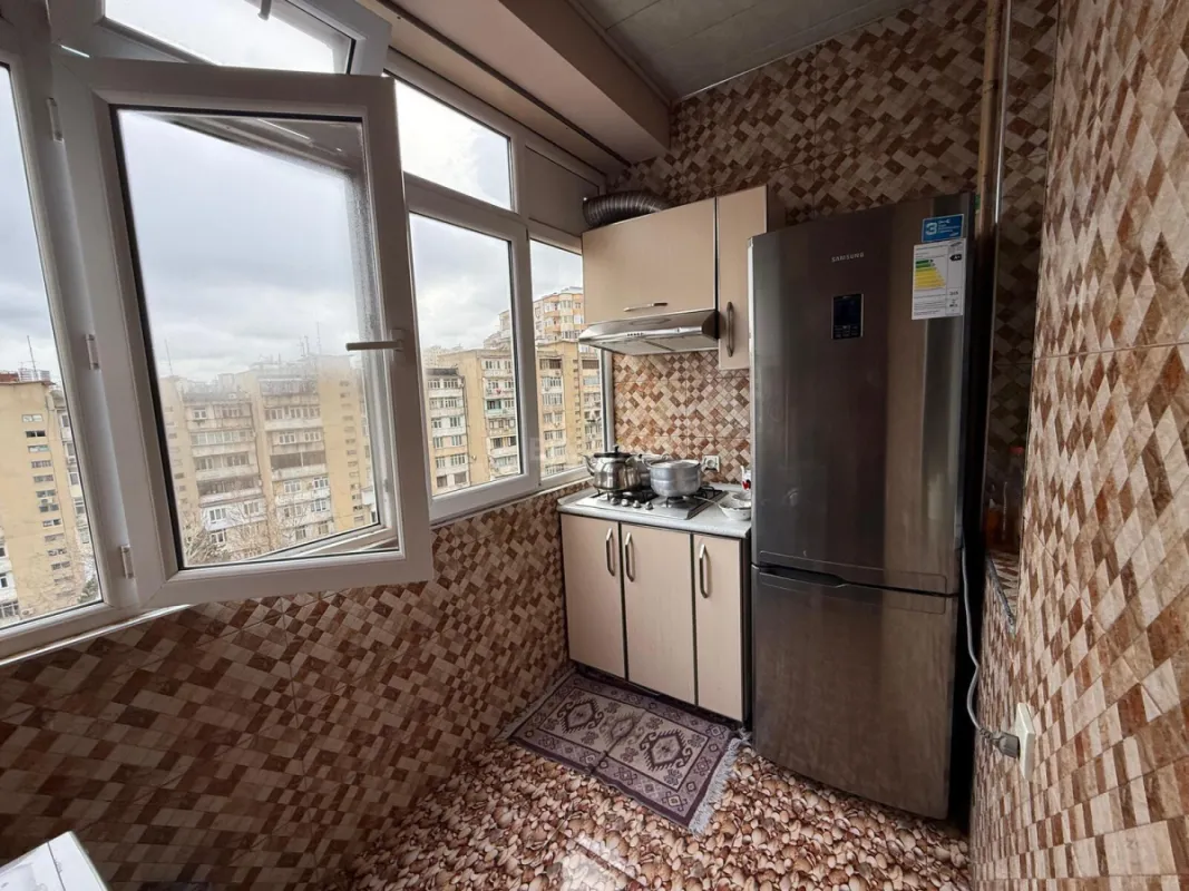 Satılır 4 otaqlı mənzil 138 m²