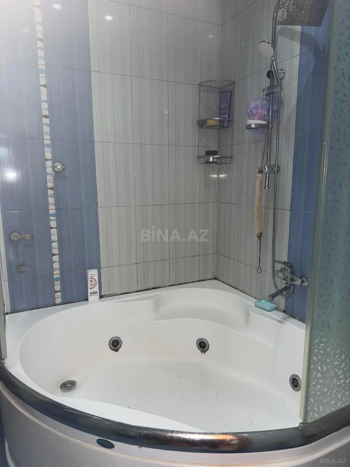 Satılır 4 otaqlı mənzil 138 m²