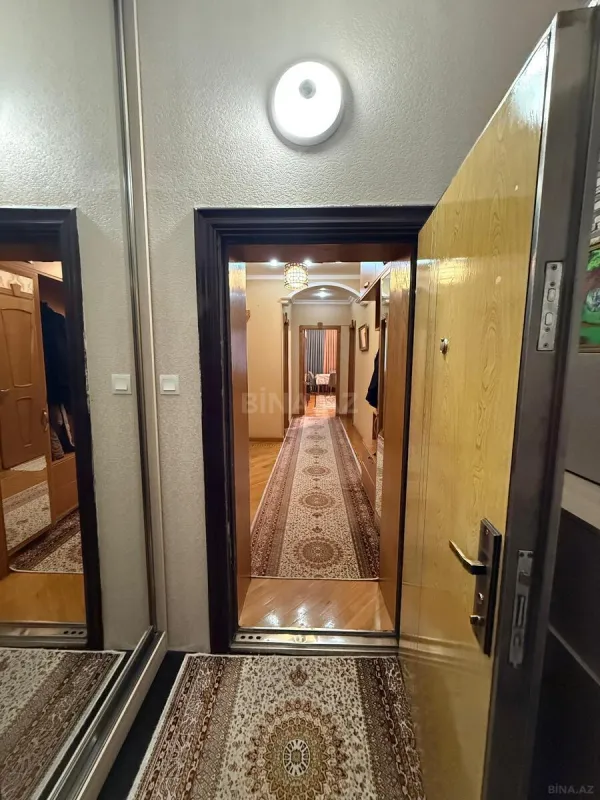 Satılır 4 otaqlı mənzil 138 m²