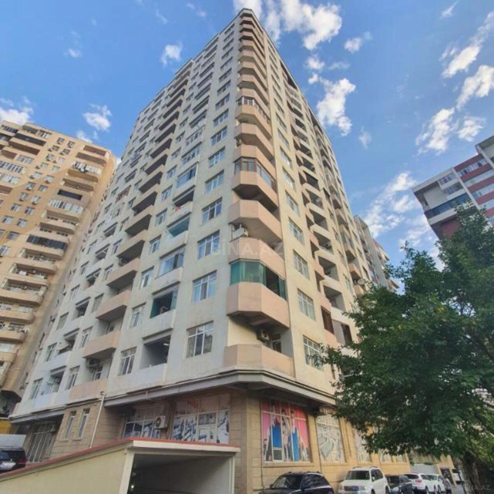 Satılır 4 otaqlı mənzil 138 m²