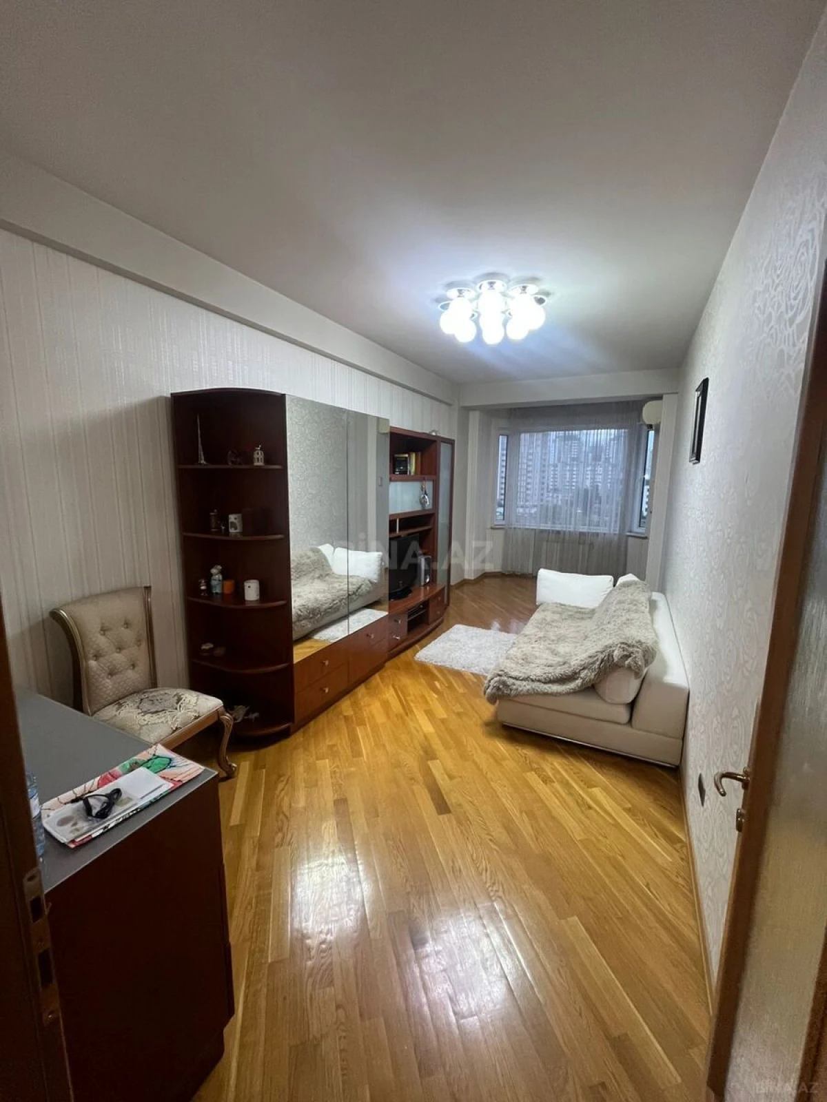 Kirayə verilir 5 otaqlı mənzil 185 m²