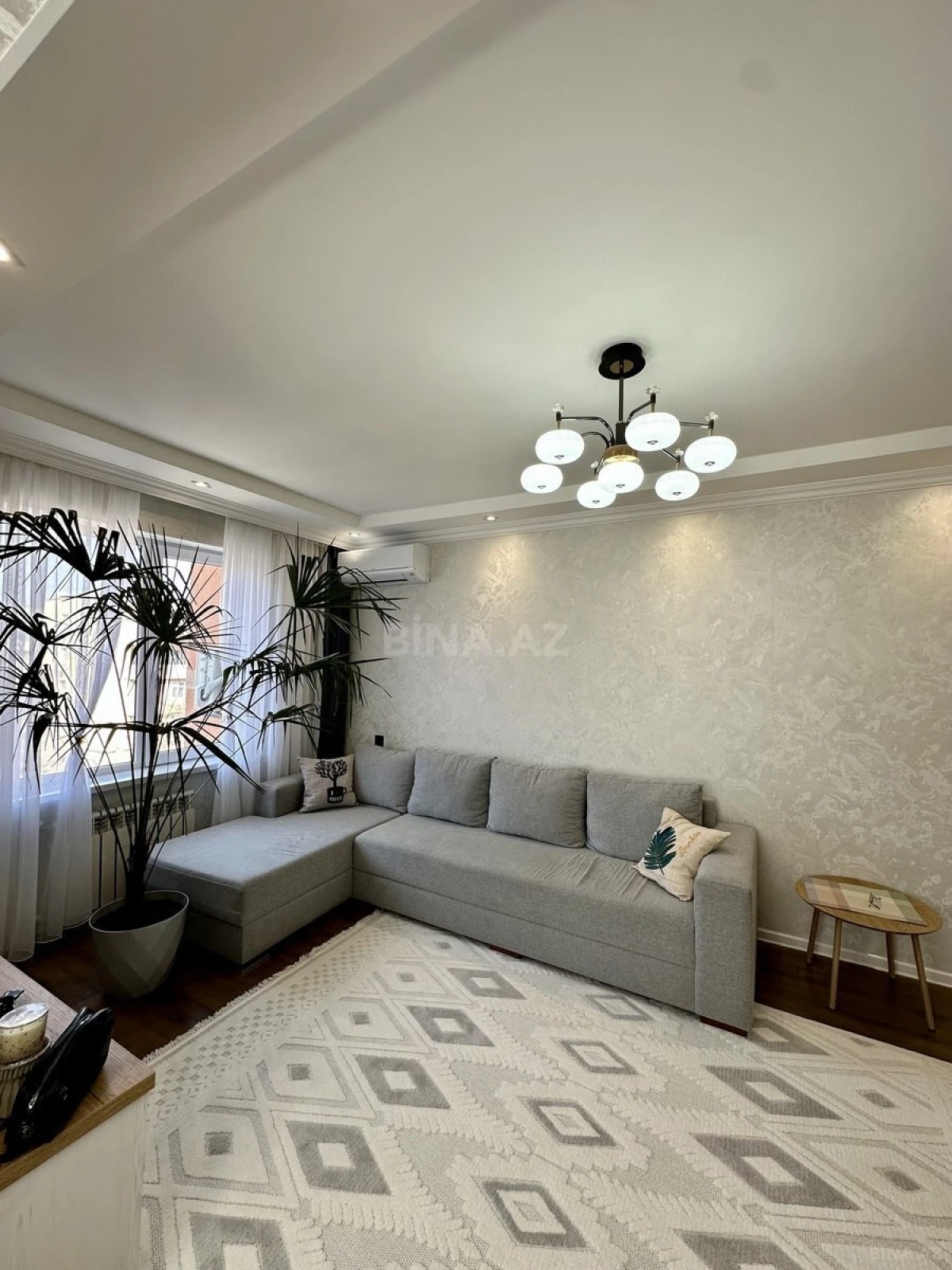 Satılır 2 otaqlı mənzil 61 m²