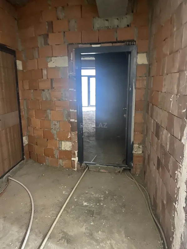 Satılır 2 otaqlı mənzil 78 m²