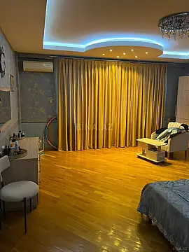 Kirayə verilir 6 otaqlı mənzil 200 m²