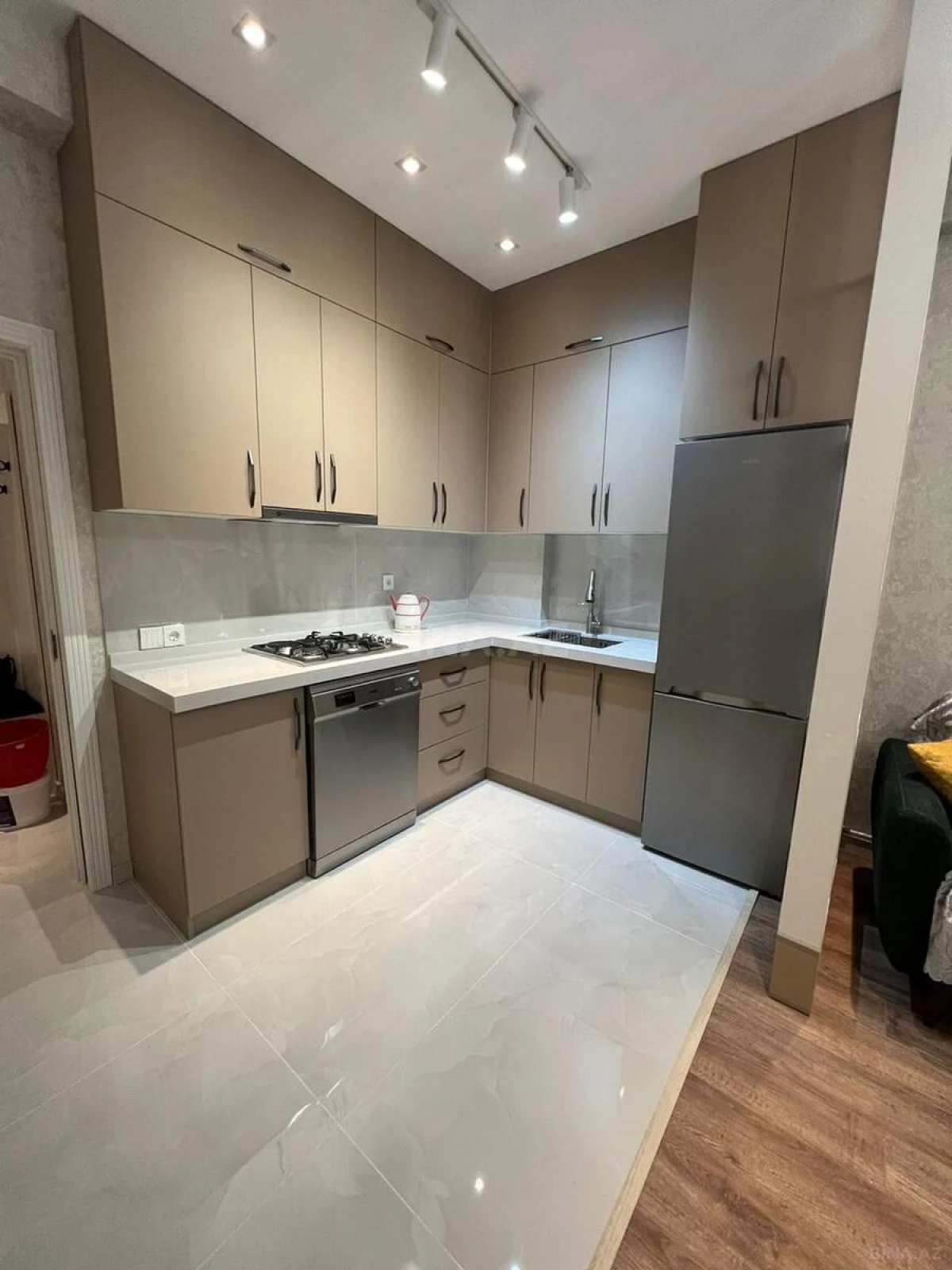Kirayə verilir 2 otaqlı mənzil 60 m²