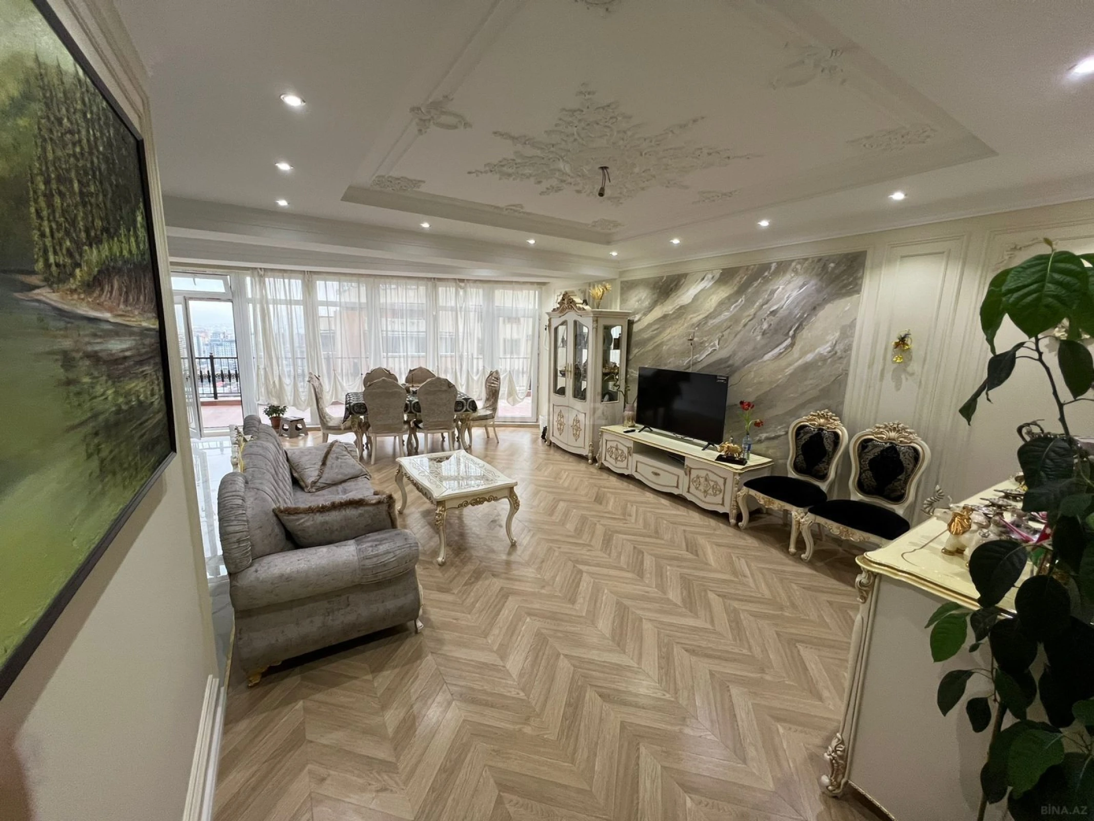 Satılır 3 otaqlı mənzil 167 m²