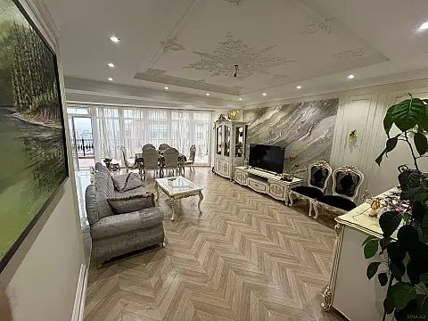 Satılır 3 otaqlı mənzil 167 m²