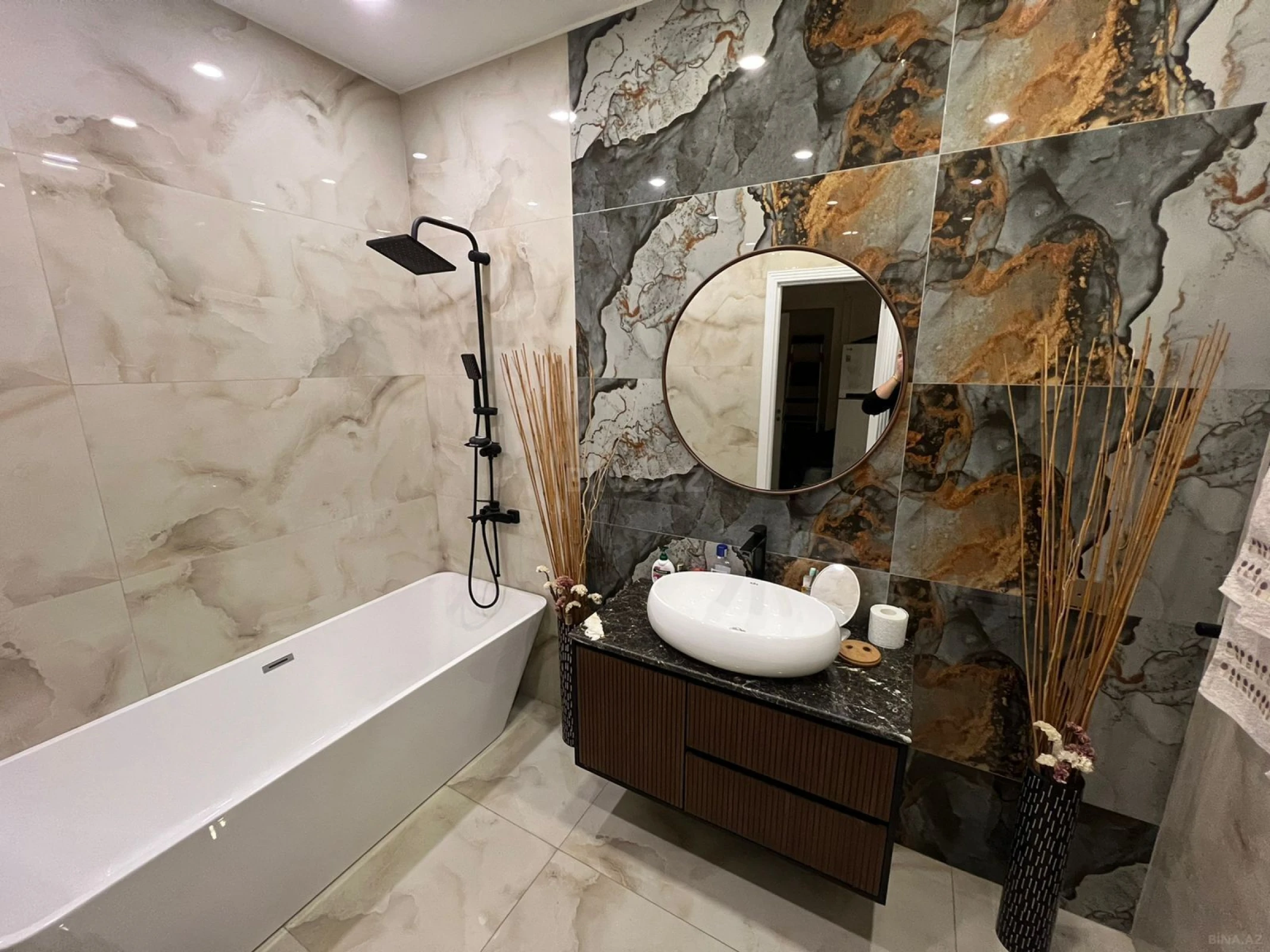 Satılır 3 otaqlı mənzil 167 m²