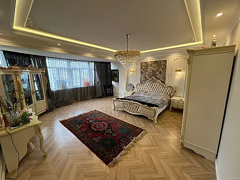 Satılır 3 otaqlı mənzil 167 m²