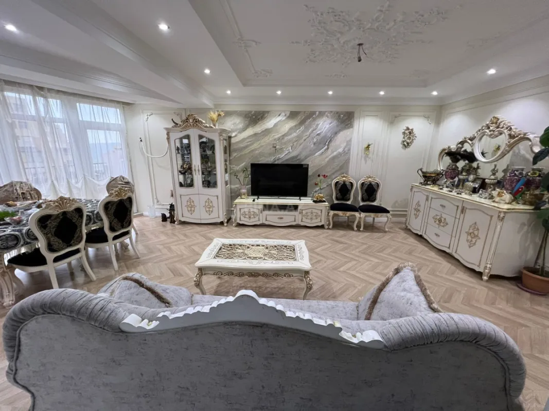 Satılır 3 otaqlı mənzil 167 m²