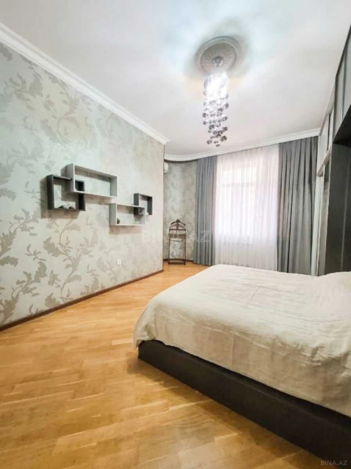 Satılır 3 otaqlı mənzil 125 m²