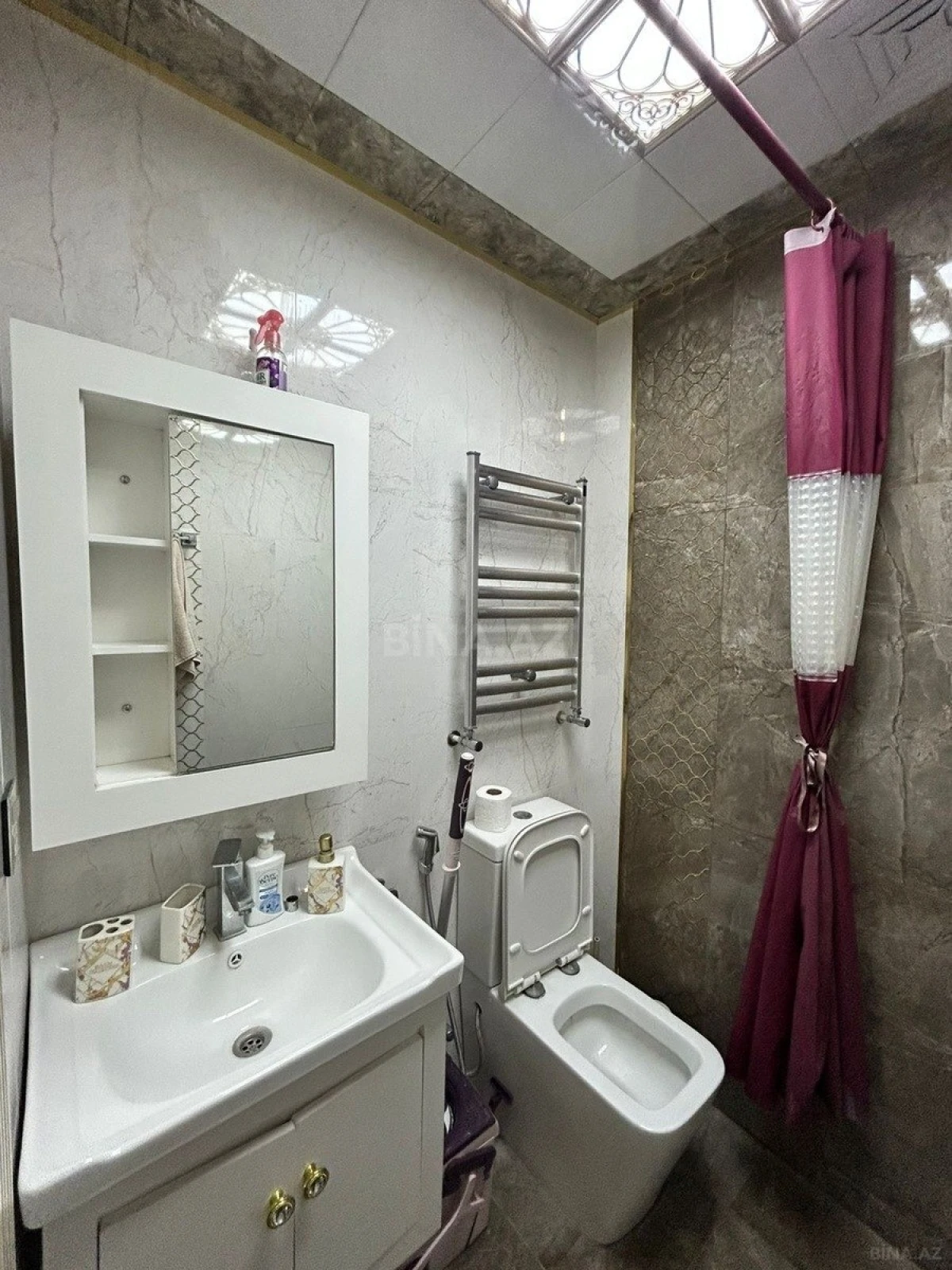 Kirayə verilir 2 otaqlı mənzil 70 m²