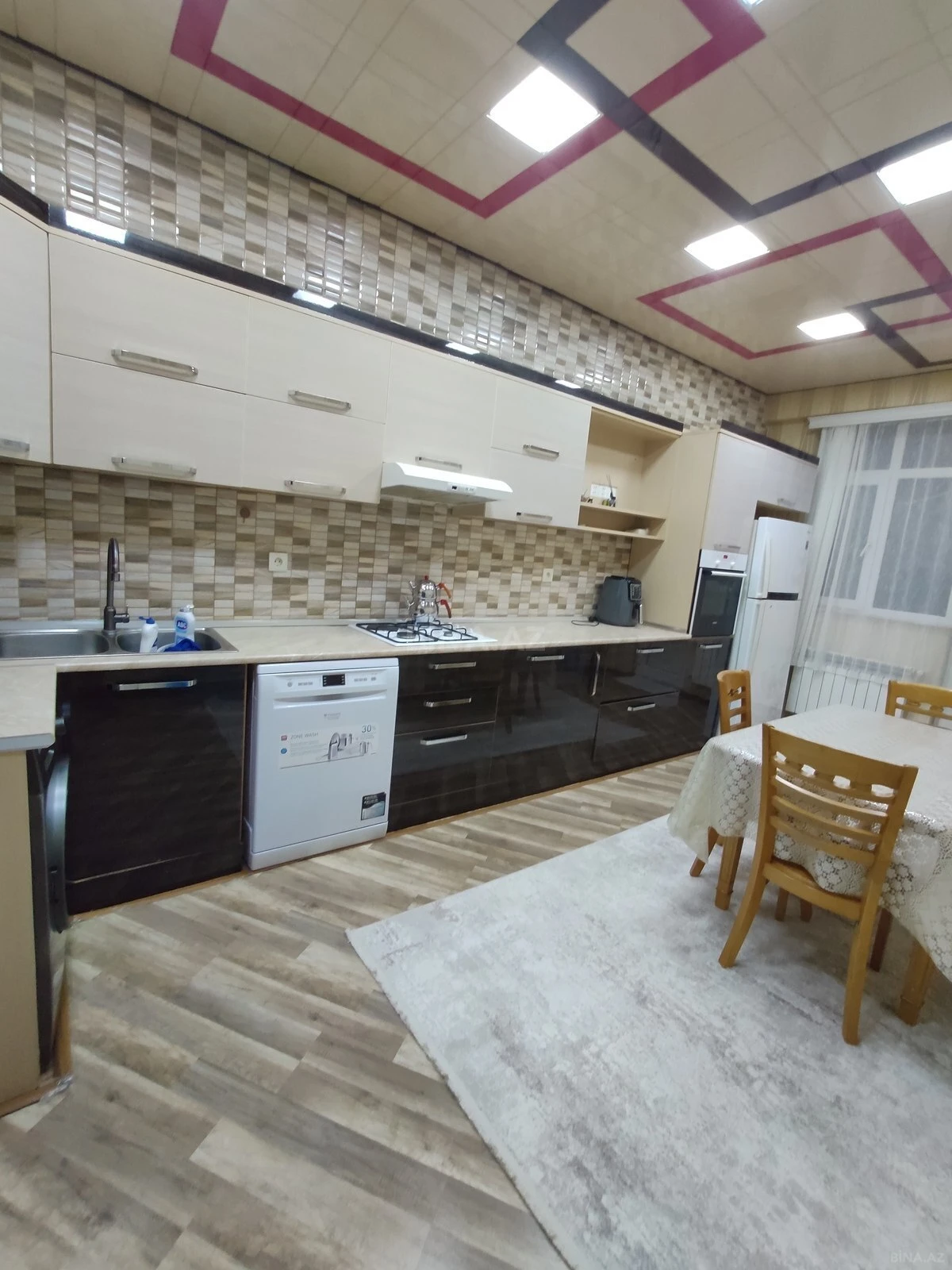 Kirayə verilir 3 otaqlı mənzil 150 m²
