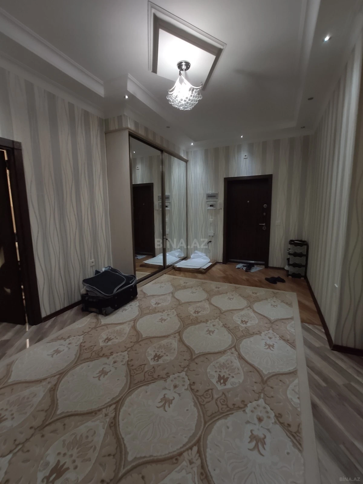 Kirayə verilir 3 otaqlı mənzil 150 m²