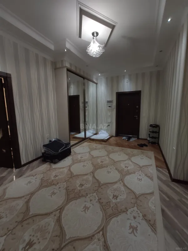 Kirayə verilir 3 otaqlı mənzil 150 m²